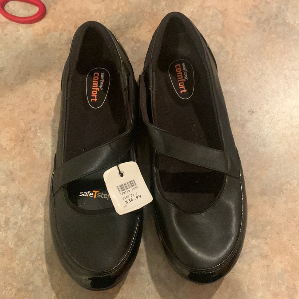 NWT ultra comfortable safeTstep comfort flats in black